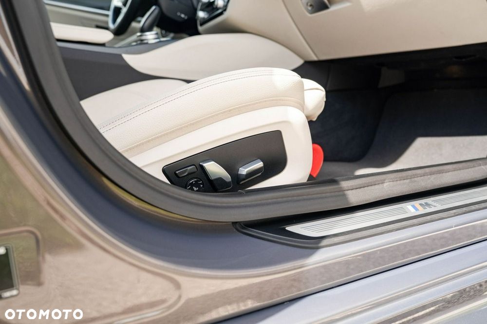 BMW Seria 5 530i xDrive mHEV M Sport sport - 34