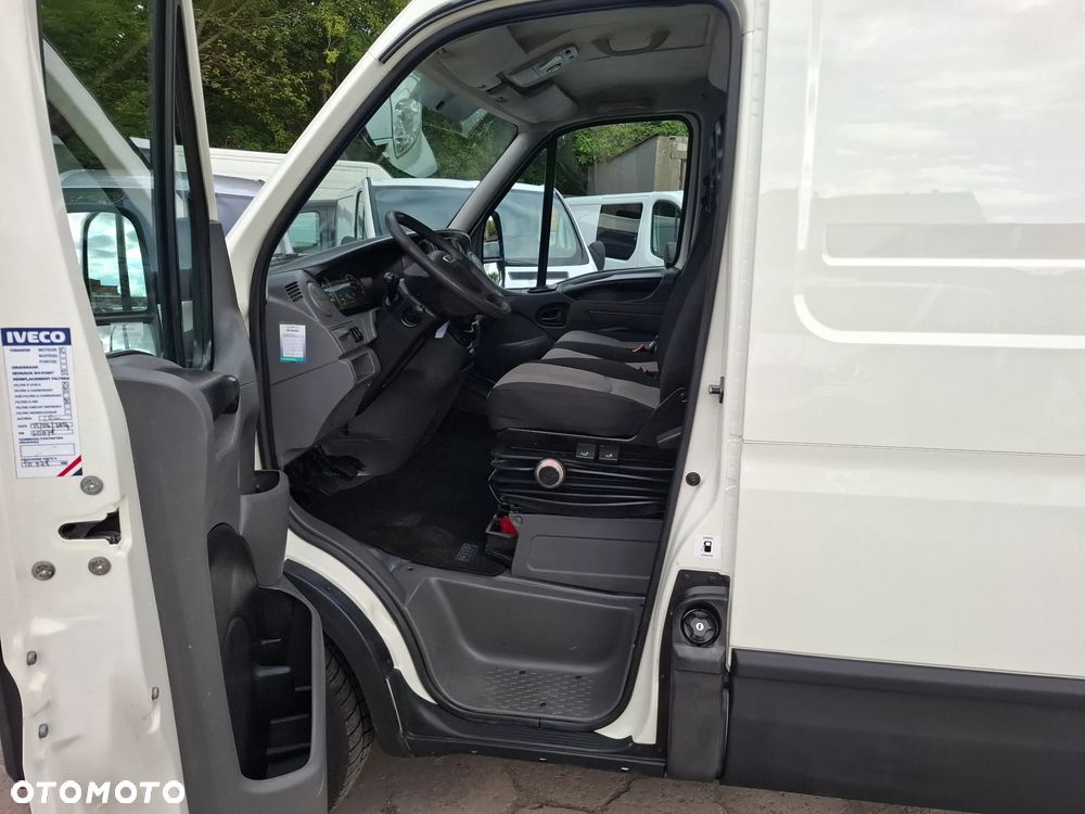 Iveco Daily 35S13 L2H2 ŚREDNIAK Klima HAK 3500KG - 17