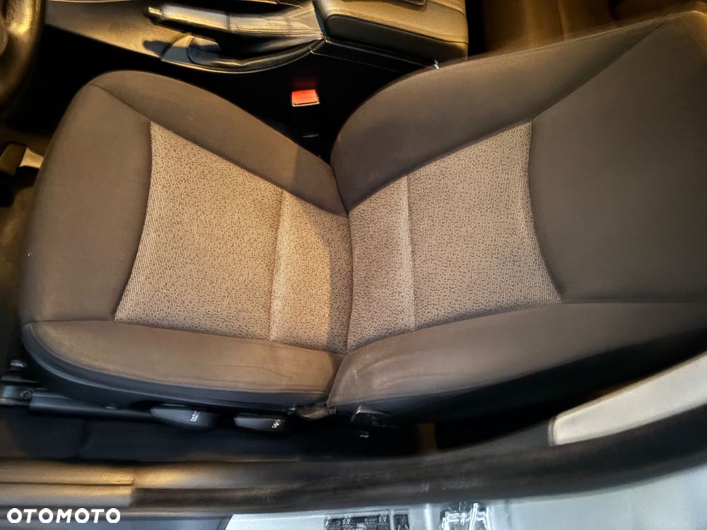 BMW Seria 3 330xd DPF Touring - 12