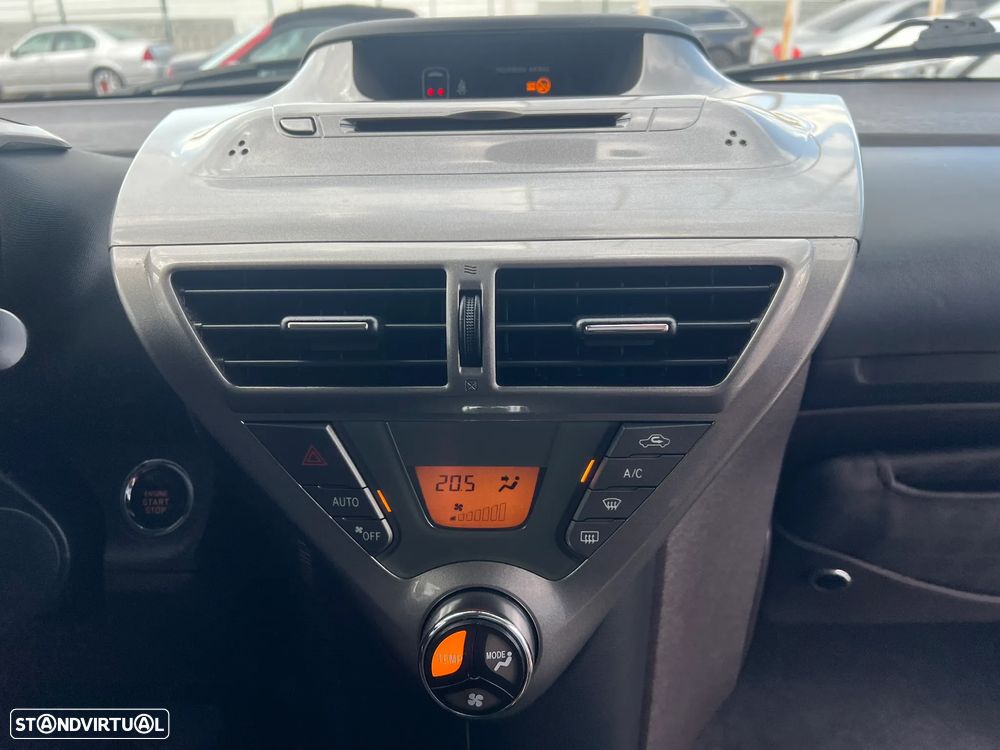 Toyota iQ 1.0 VVT-i 2 MultiDrive EP - 18