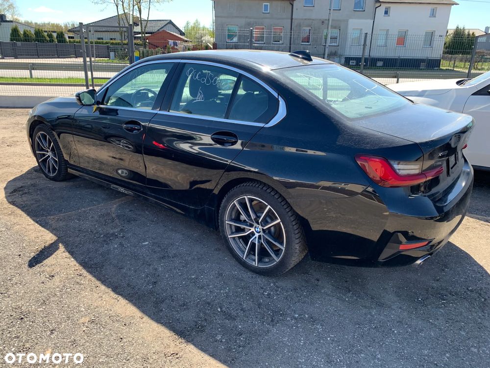 BMW Seria 3 330i xDrive - 4