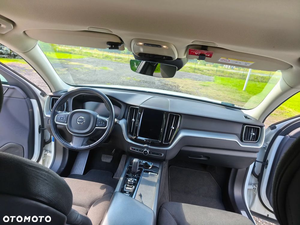 Volvo XC 60 B4 B Momentum Pro - 7