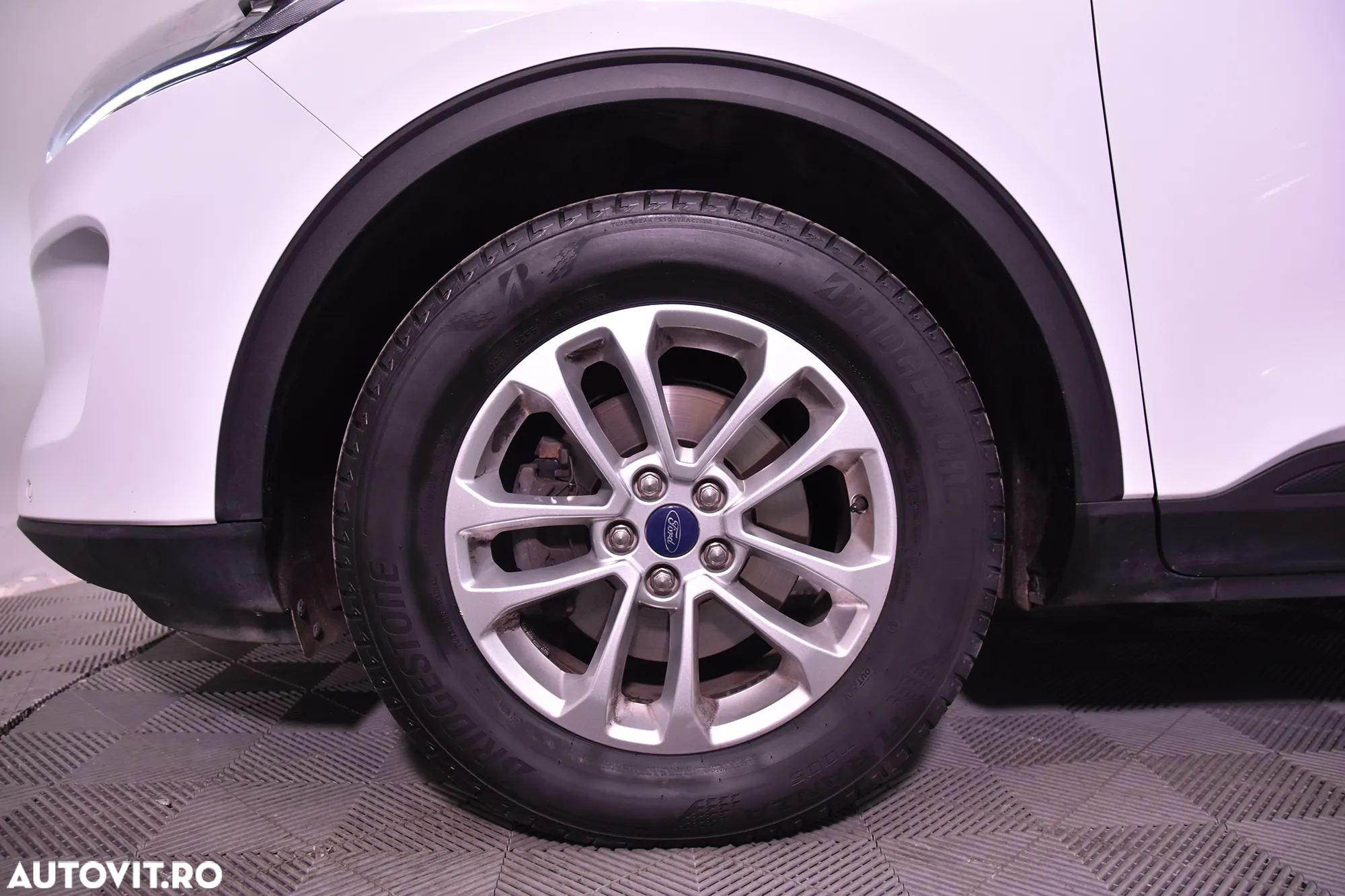 Ford Kuga - 13
