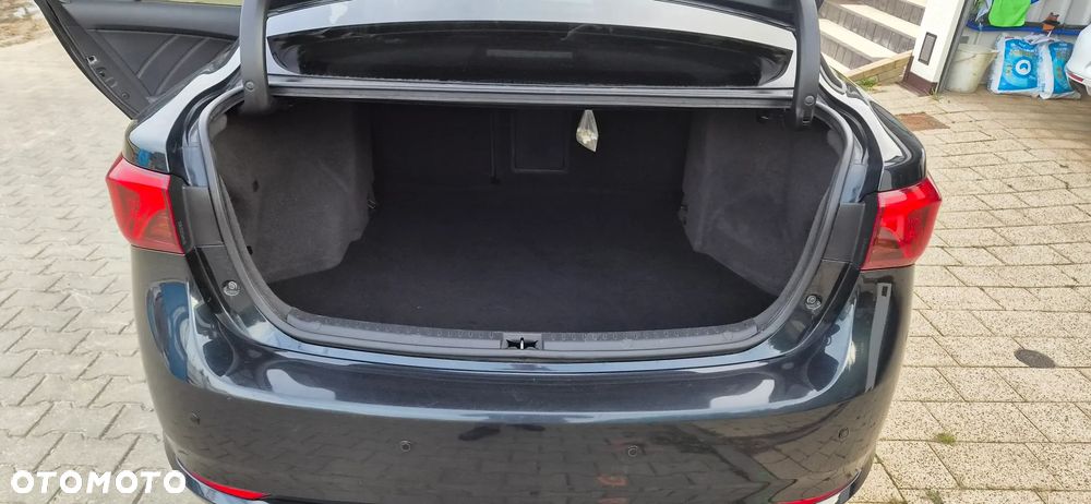 Toyota Avensis - 10