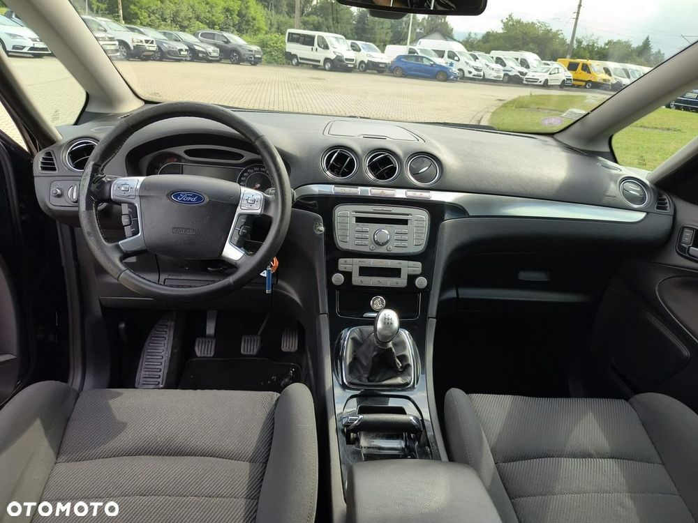 Ford S-Max - 11