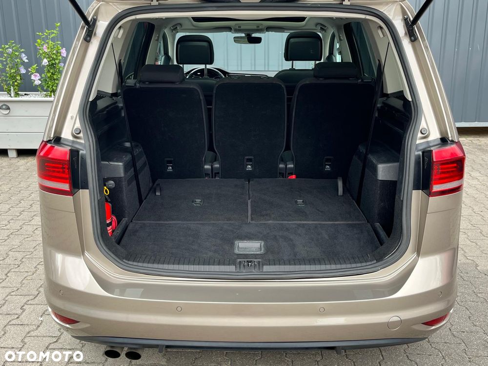 Volkswagen Touran - 36