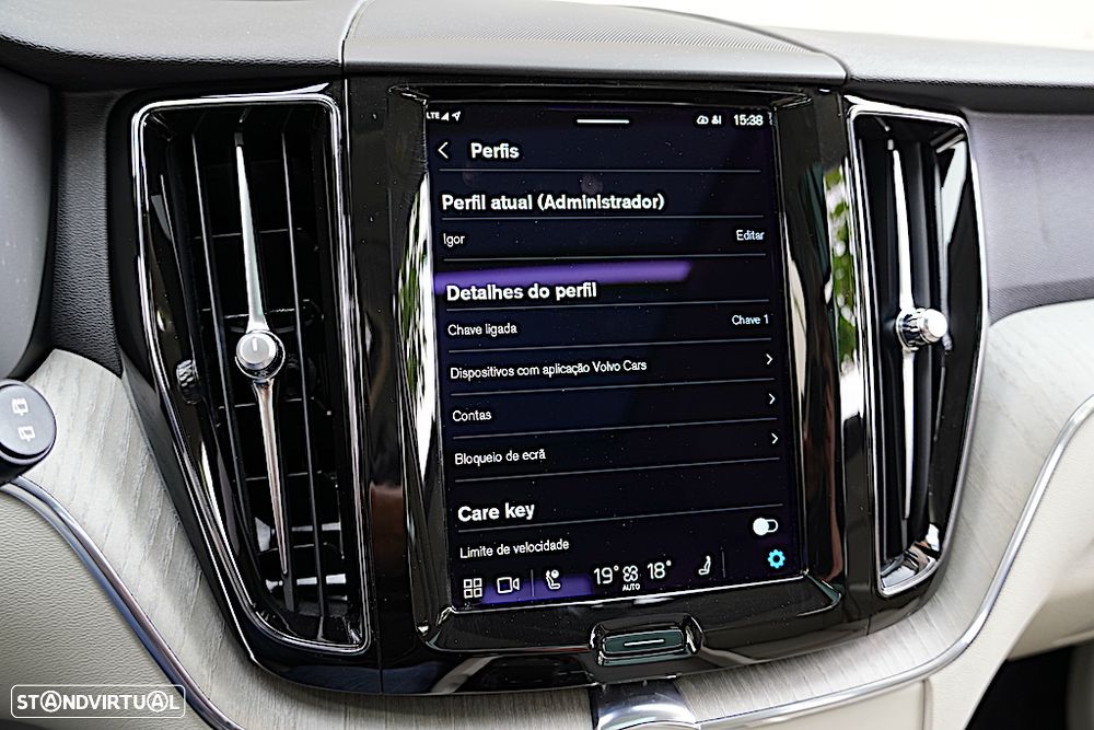 Volvo XC 60 2.0 T6 PHEV Plus Bright AWD - 48