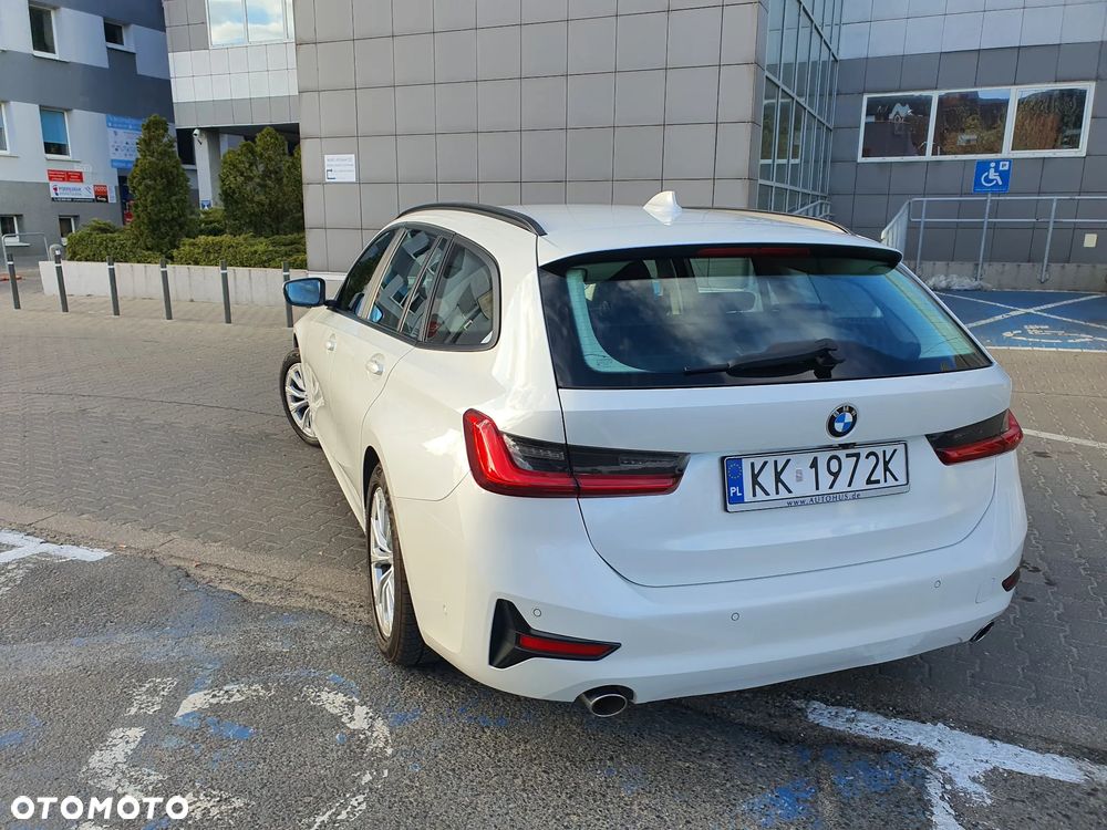 BMW Seria 3 318d - 4
