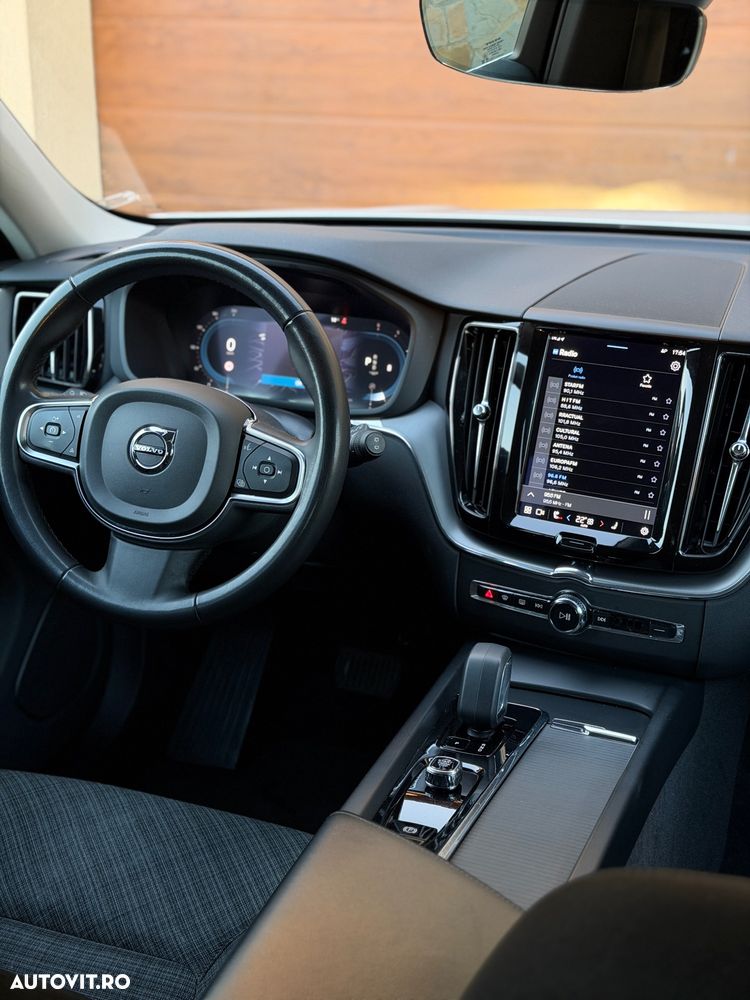 Volvo XC 60 B4 MHEV AWD Momentum Pro - 12
