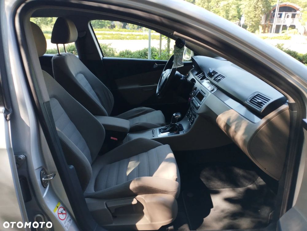 Volkswagen Passat 2.0 TDI DSG Highline - 28