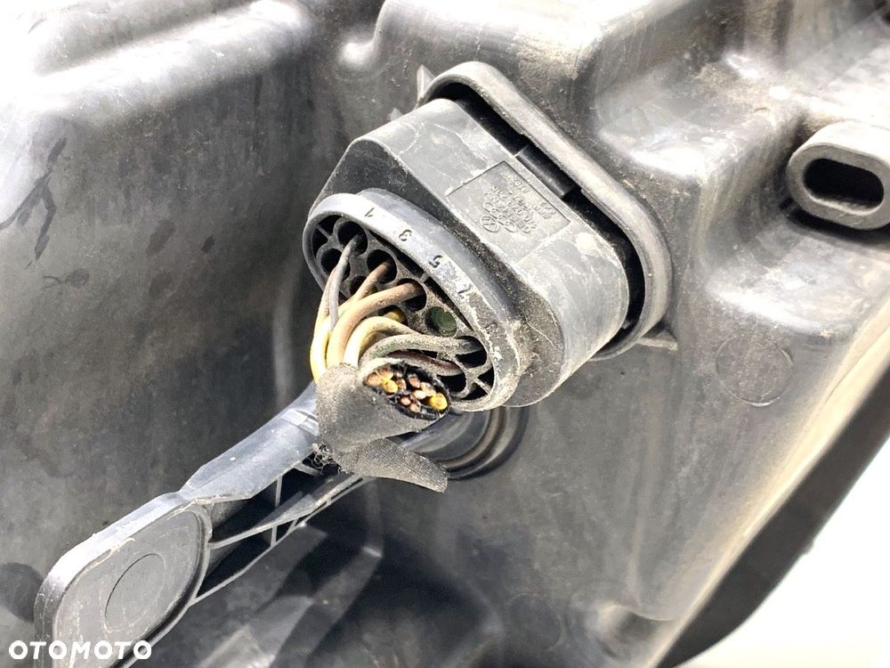 REFLEKTOR PRAWY PRZÓD  VW CADDY III Nadwozie pełne/minivan (2KA, 2KH, 2CA, 2CH) 2004 - 2015 1.6 - 4