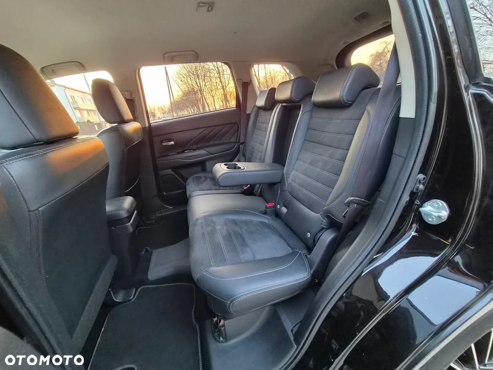 Mitsubishi Outlander - 32