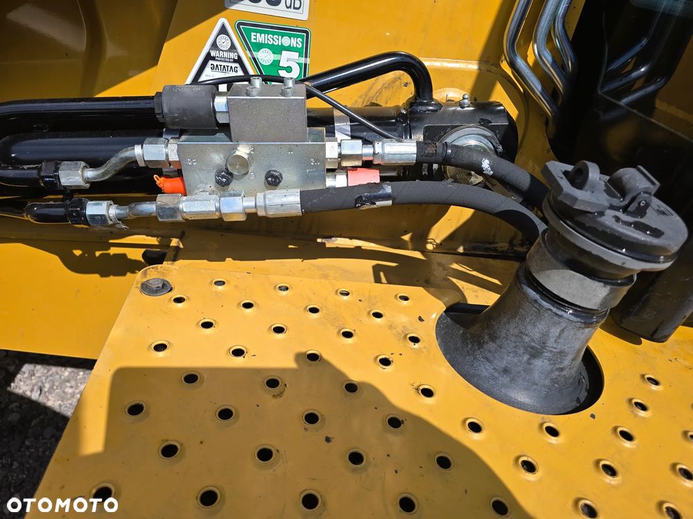 Caterpillar - 6