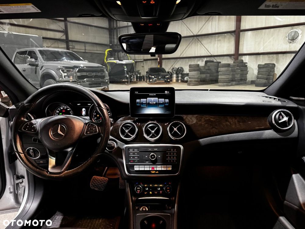 Mercedes-Benz CLA 250 4Matic 7G-DCT AMG Line - 16