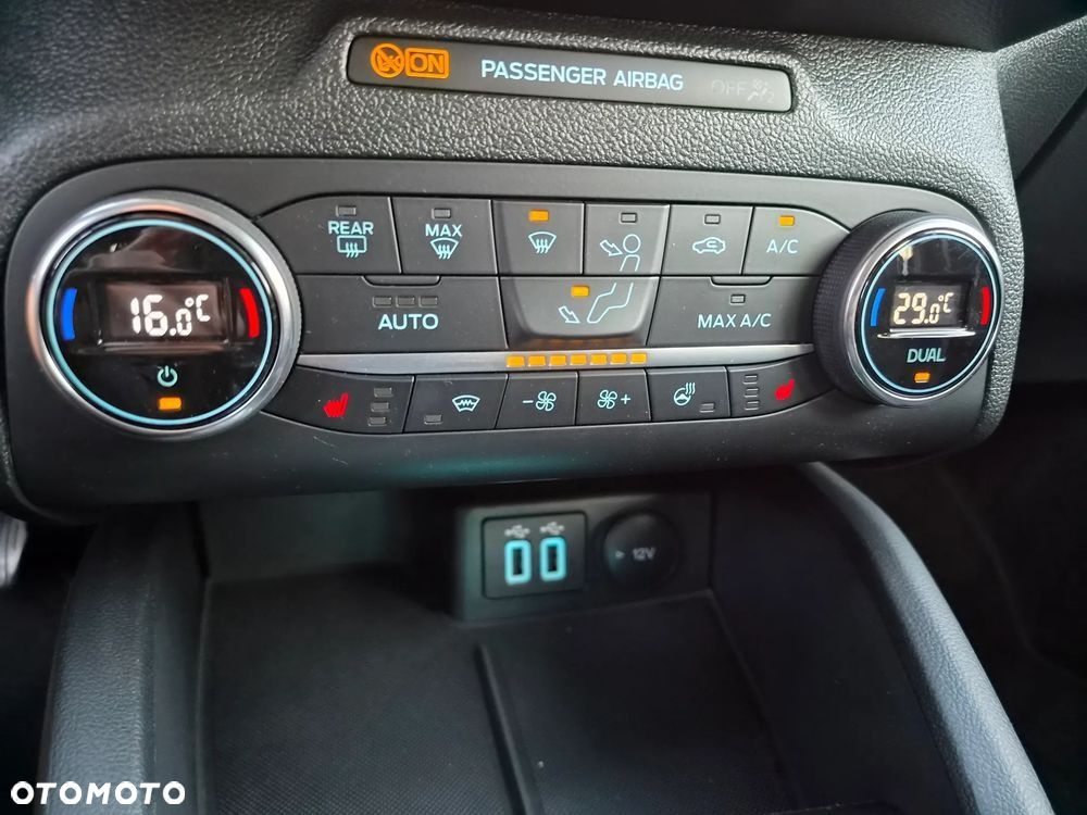 Ford Focus 1.0 EcoBoost Titanium - 24