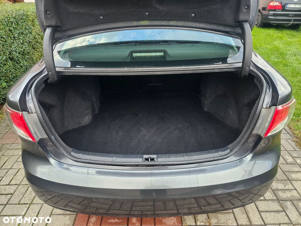 Toyota Avensis - 8