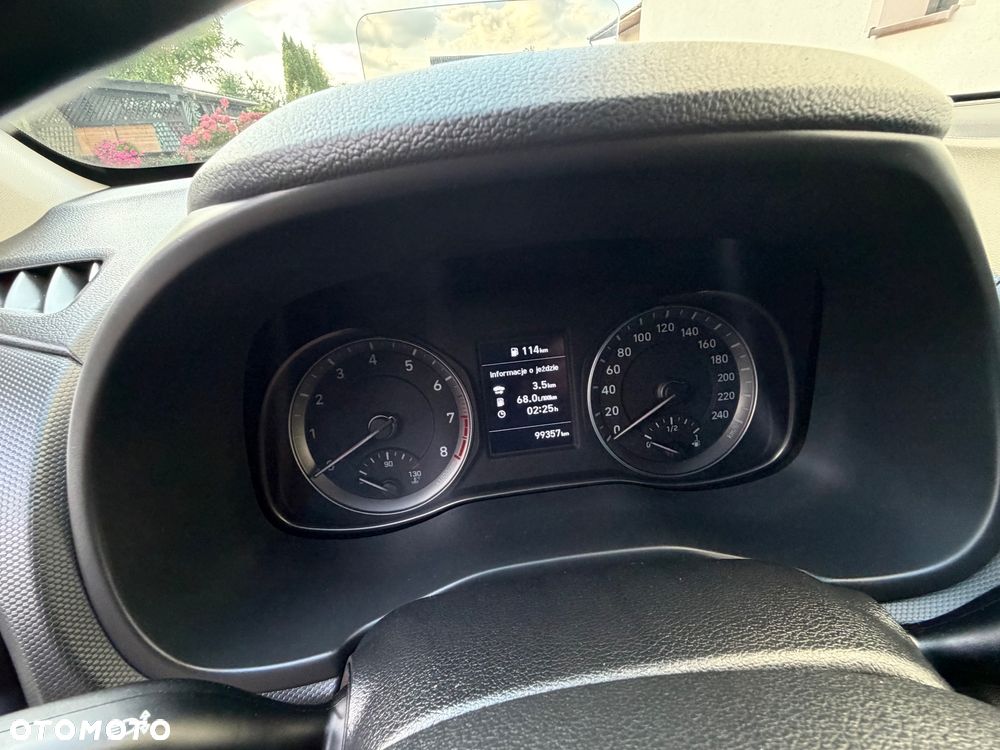 Hyundai Kona - 32