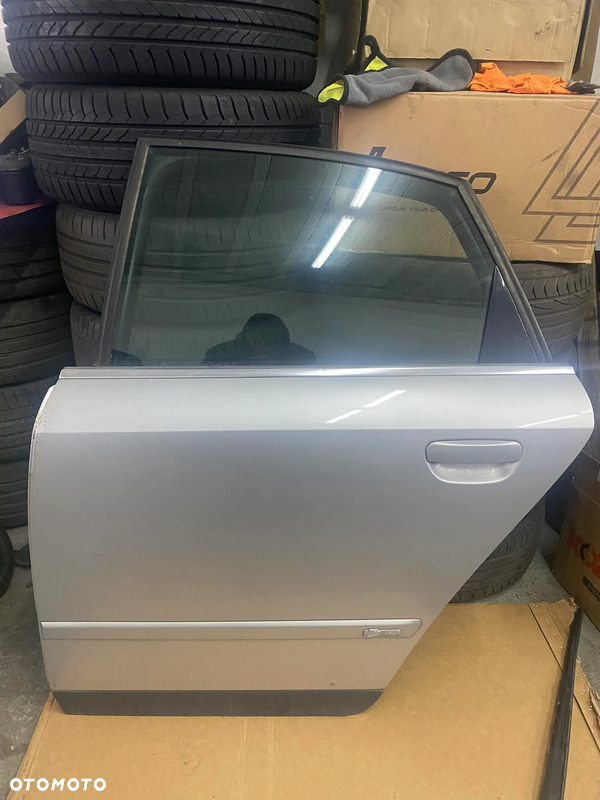 AUDI A4 B6 DRZWI LEWY TYL LY7W SEDAN