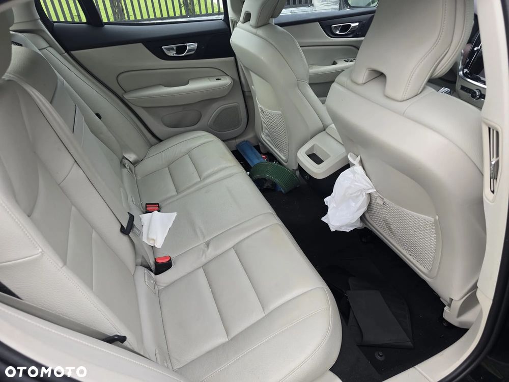 Volvo S60 T5 Momentum Pro - 11