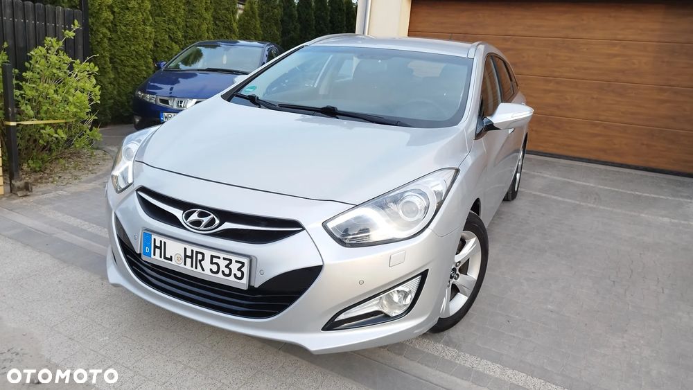 Hyundai i40 Kombi blue 1.6 Family - 17