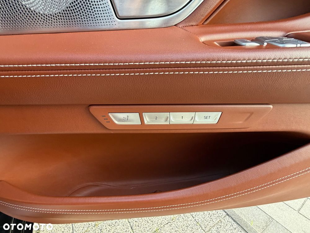 BMW Seria 7 750Li - 9