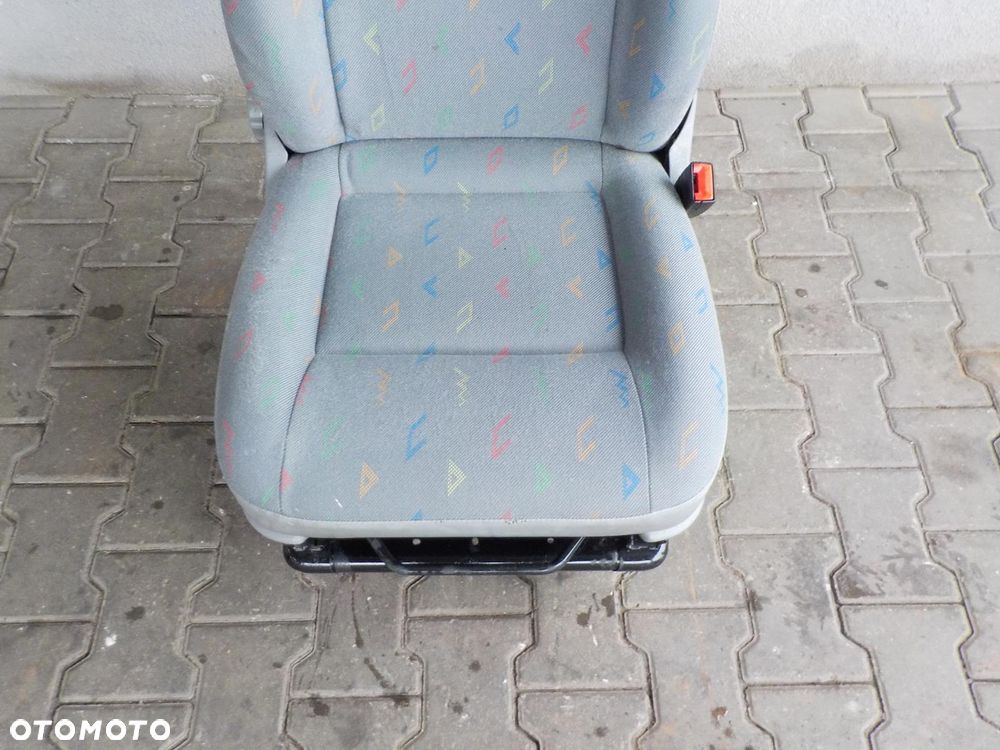 VW T5 FOTEL PRAWY PASAŻERA Z PODSTAWĄ INKA - 2