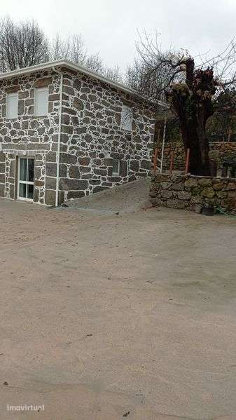 Arrenda se T2 por 600€ mês e T1 por 450€ mês - Grande imagem: 2/8