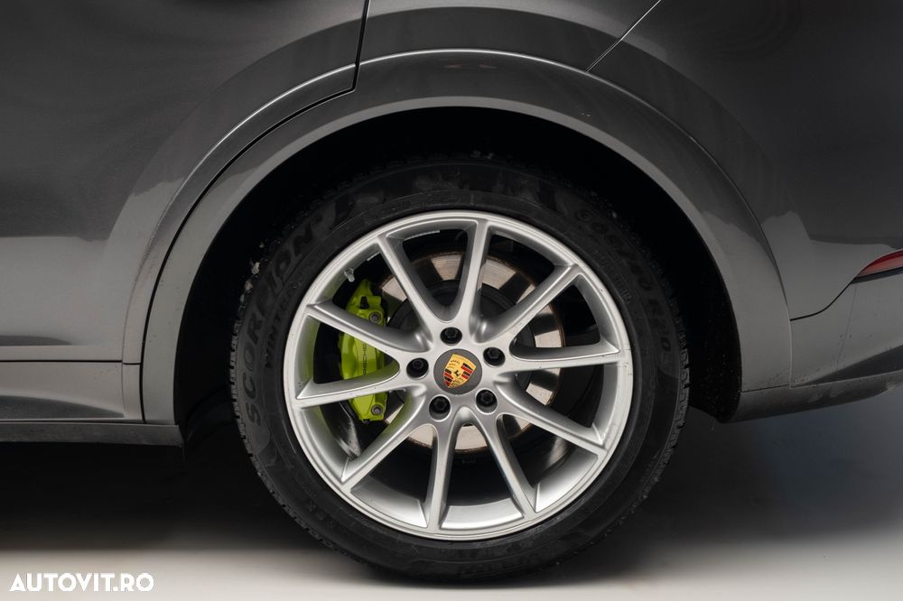 Porsche Cayenne Coupe - 12