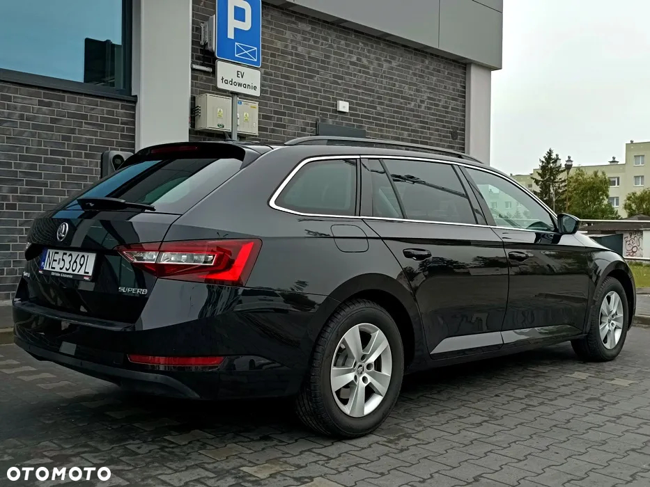 Skoda Superb 2.0 TDI Ambition DSG7 - 4