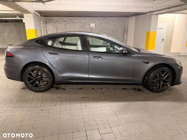 Tesla Model S - 8