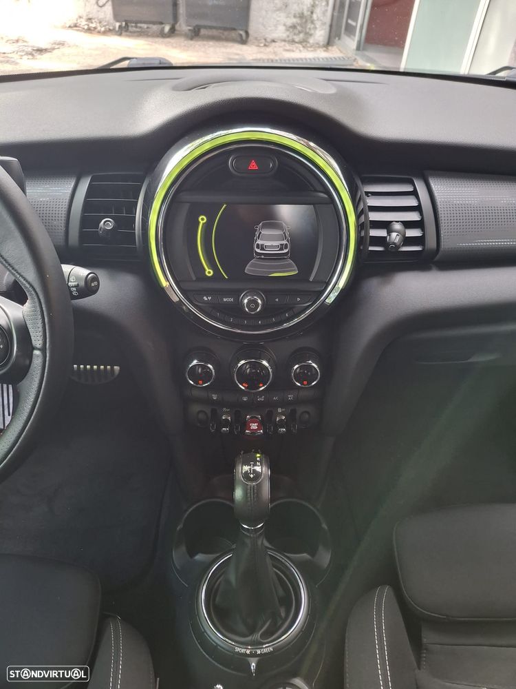 MINI 5 Portas Cooper D Auto - 6