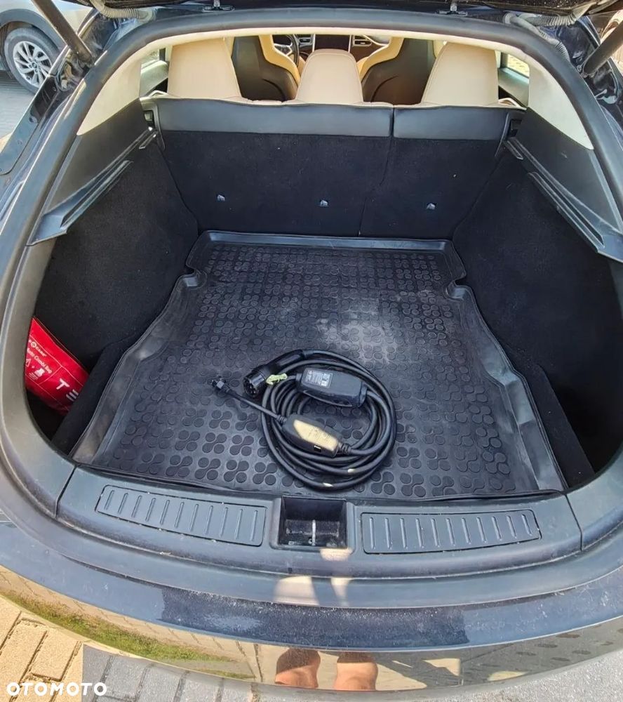 Tesla Model S - 14