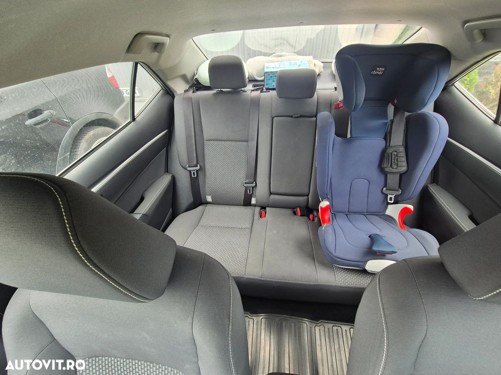 Toyota Corolla 1.4 D-4D Luna - 7