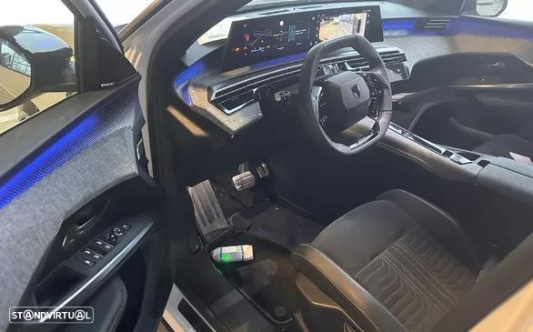 Peugeot E-3008 73 kWh GT - 10