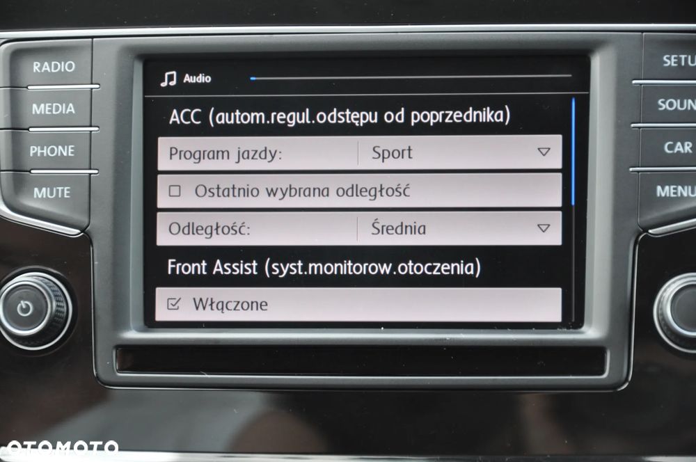 Volkswagen Touran 2.0 TDI SCR Comfortline - 28