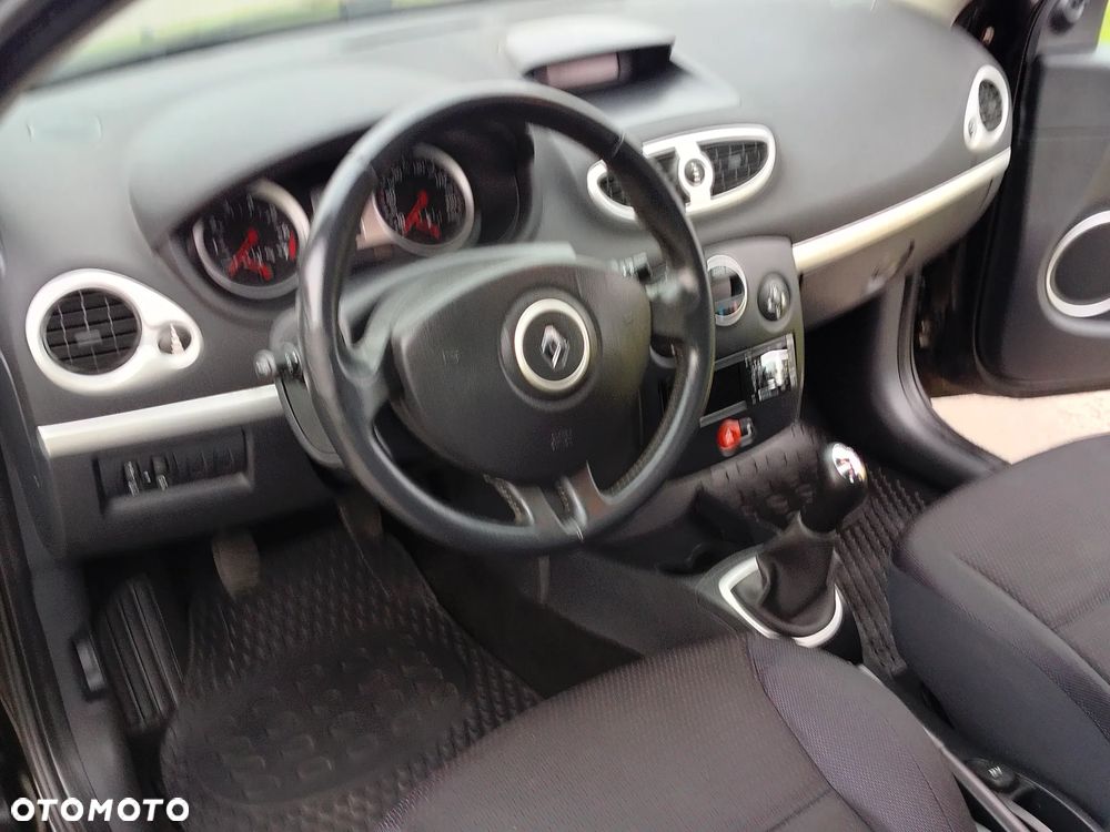 Renault Clio 1.2 16V Luxe Privilege - 10