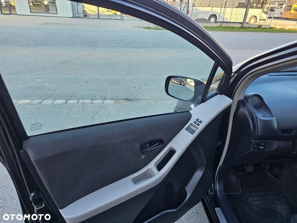 Toyota Yaris 1.3 Luna A/C - 9