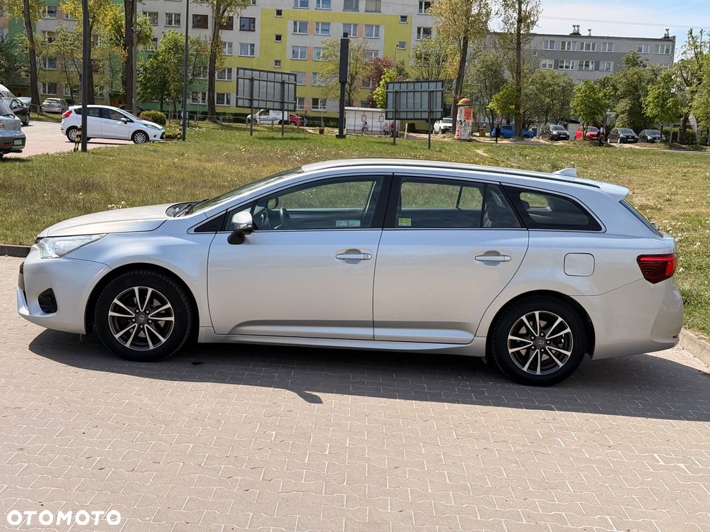 Toyota Avensis 1.8 Premium - 6
