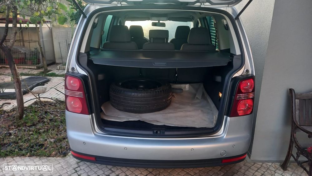 VW Touran 1.9 TDi Highline BlueM. 5L - 10