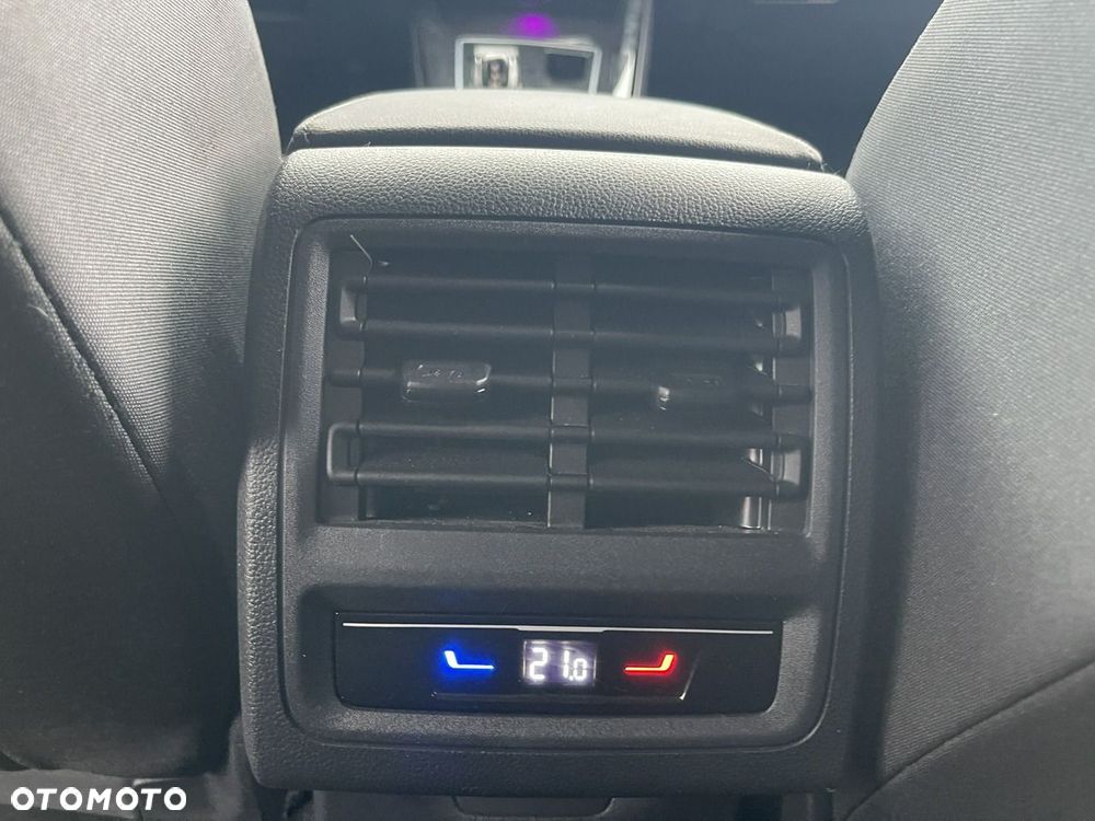 Volkswagen Golf 1.5 eTSI EVO Style DSG - 19