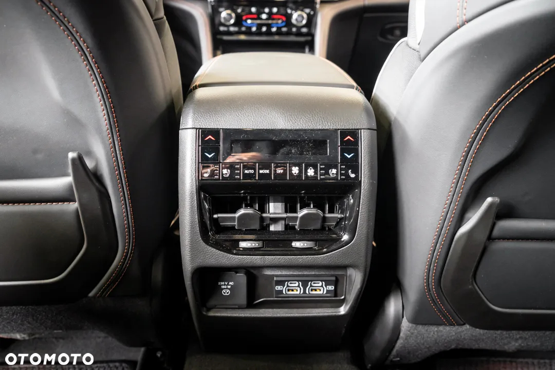 Jeep Grand Cherokee - 26