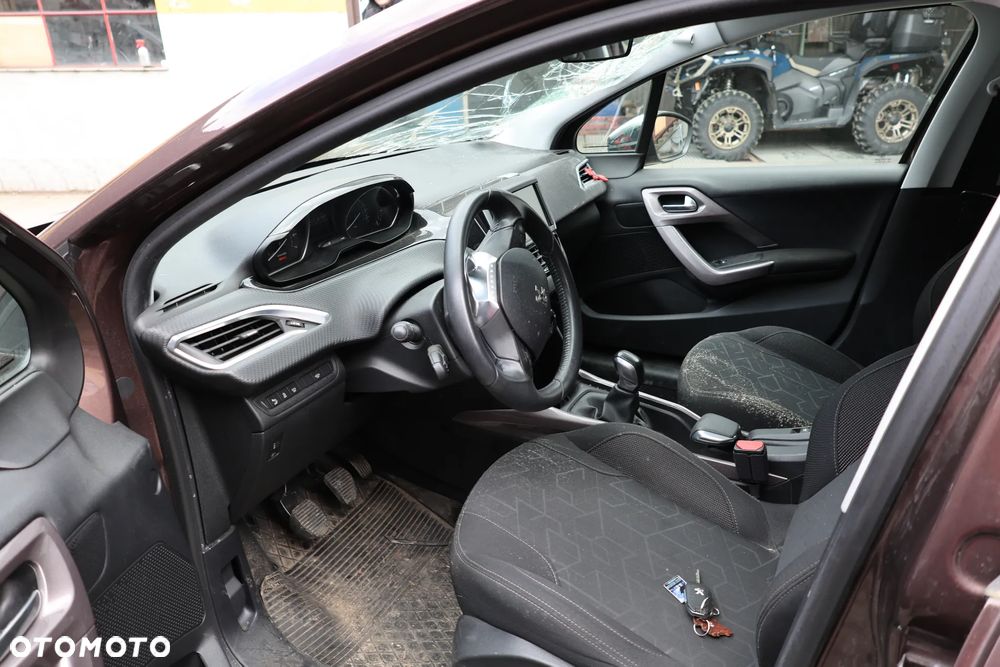 Peugeot 2008 1.2 Pure Tech Style S&S - 5