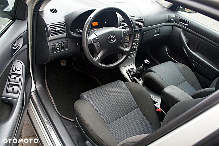 Toyota Avensis 2.2 D-CAT Sol - 18