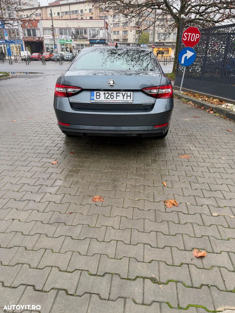 Skoda Superb 2.0 TDI DSG Ambition - 6