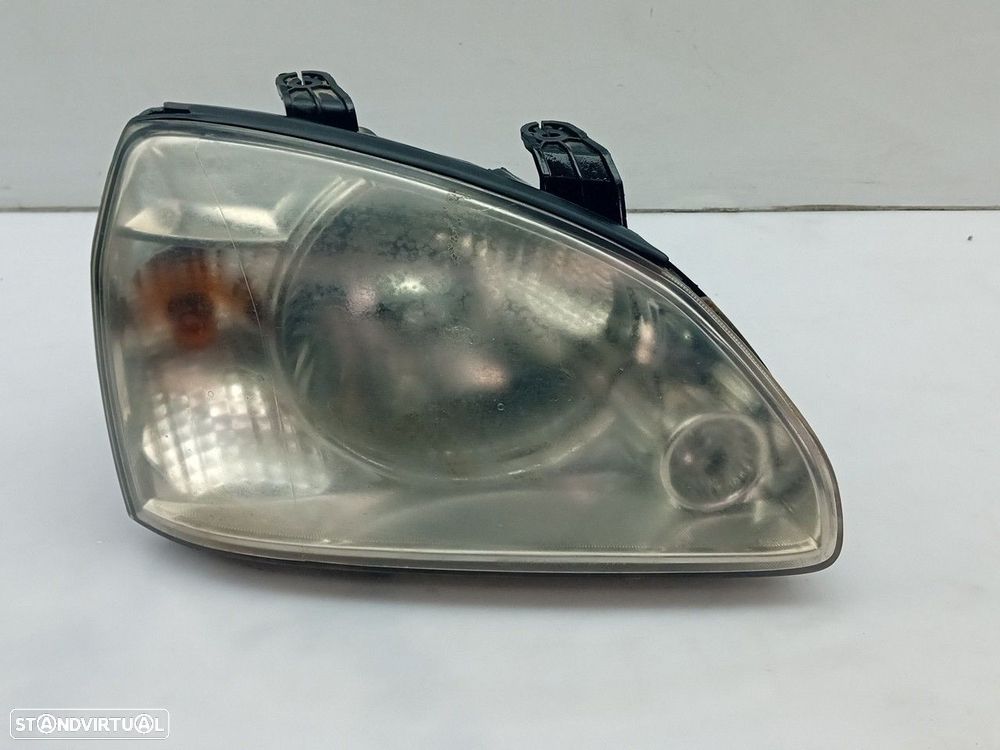 Ótica / farol direita KIA Carens II (FJ) - 1