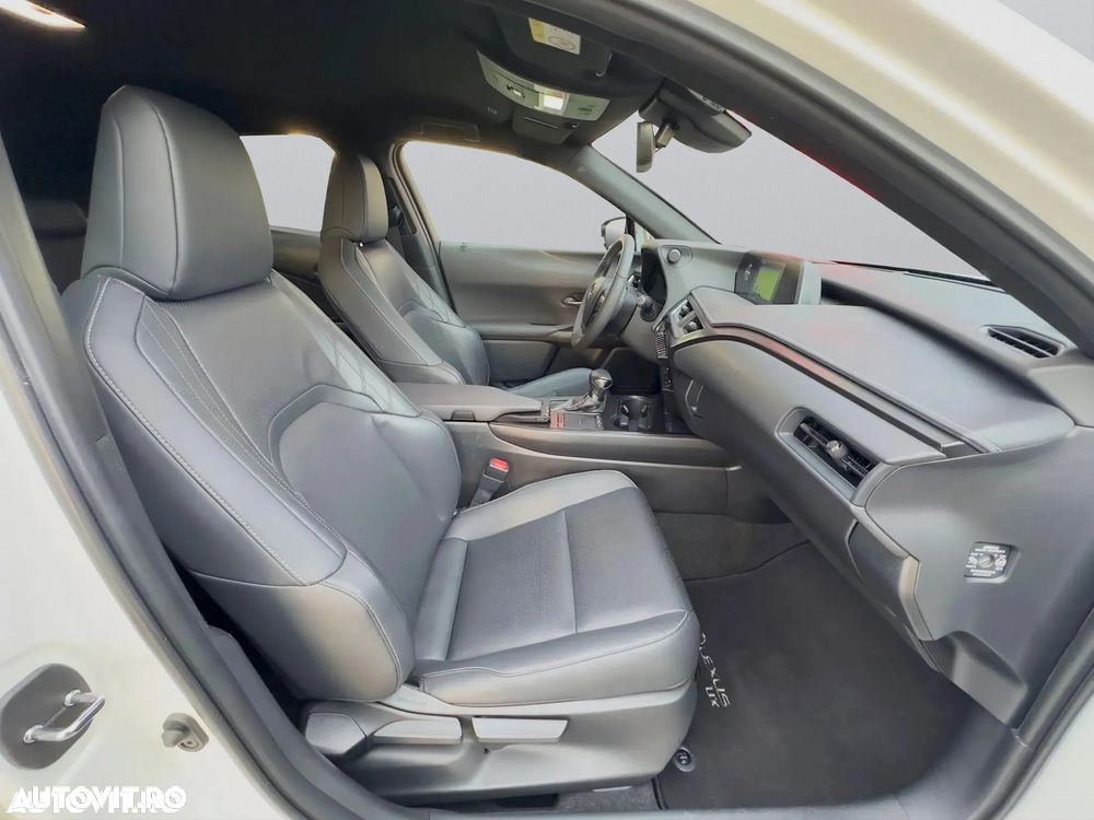 Lexus UX 250h Executive Line - 17