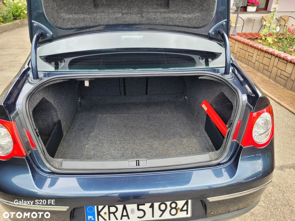 Volkswagen Passat 2.0 TDI Trendline - 12