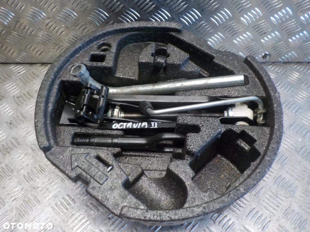 SKODA OCTAVIA II STYROPIAN BAGAŻNIKA ZESTAW NAPRAWCZY - 3