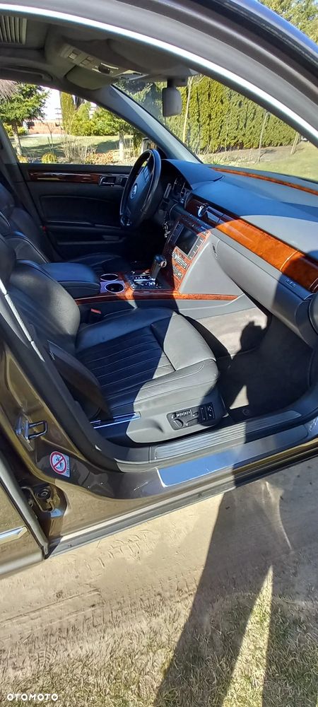 Volkswagen Phaeton - 8