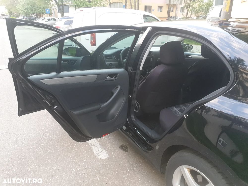 Volkswagen Jetta - 4